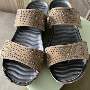 Slide sandals size 38. 7.5/8